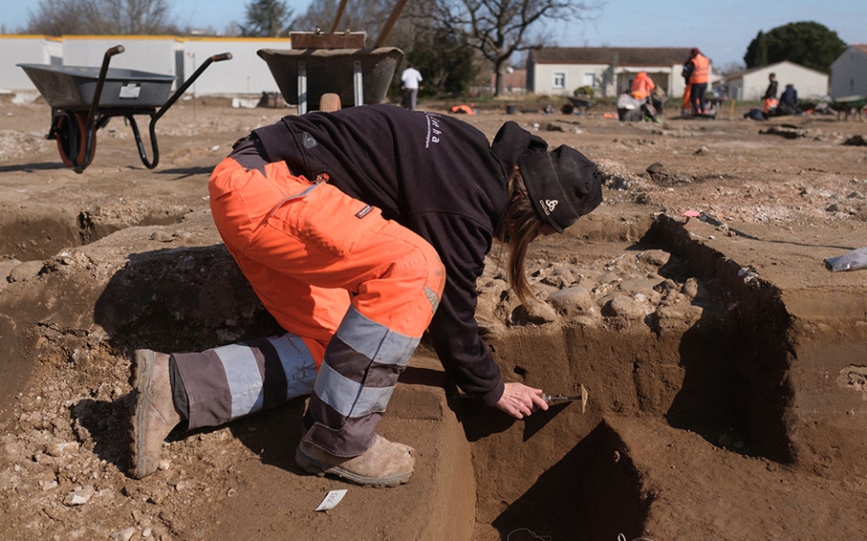 Accroupis, allongés ou assis à même le sol… les corps sont soumis à rude épreuve sur les chantiers. La section milite pour que l’employeur participe au financement des activités physiques et sportives des salariés. « Nos corps sont un outil de travail à entretenir et à préserver », insiste l’élu du CSE.