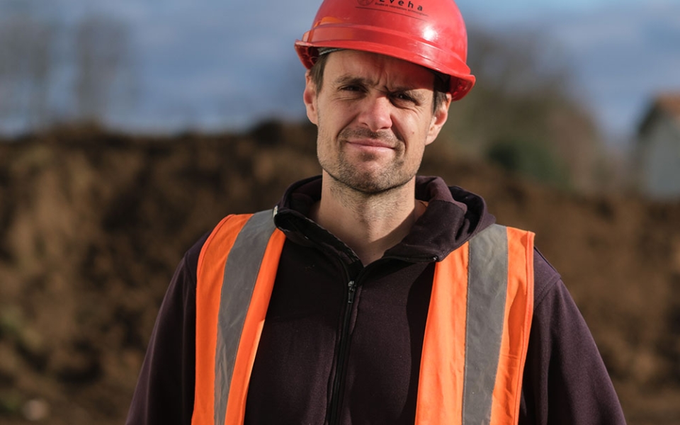 Pierre Dumas-Lattaque, archéologue, responsable d’opération et adhérent CFDT, assure le suivi et le déroulement du chantier. Il rédige ses conclusions dans un rapport de fouilles qu’il remet au service régional d’archéologie.