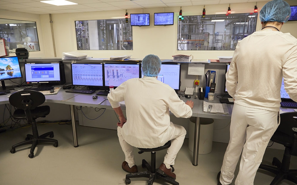 Une centaine de salariés travaillent au sein de cette unité de fabrication de poudre de lait infantile. Chaque jour, 2,5 millions d’enfants dans près d’une cinquantaine de pays sont nourris avec la poudre de lait infantile de la coopérative normande.