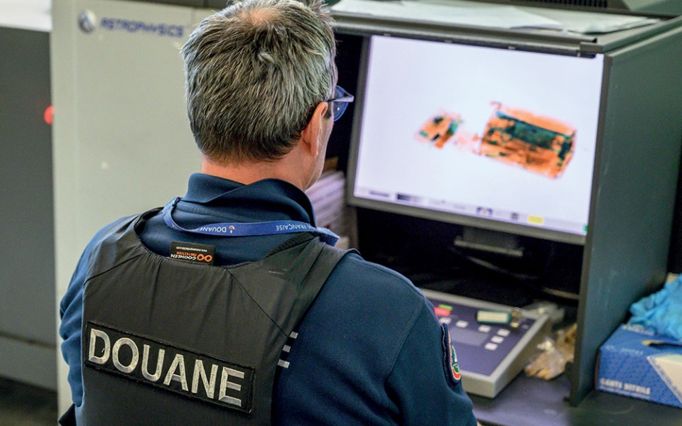 Vincent est membre du bureau de la section CFDT depuis quatre ans : « Je suis fier d’exercer un métier de service public qui a du sens, mais qui nécessiterait plus de moyens. » Il accompagne et informe les agents de la douane sur leurs droits. Il participe à l’intégration des nouveaux et futurs adhérents. De quelques adhérents en 2018, la section est passée à près de 10 % des effectifs en 2023.