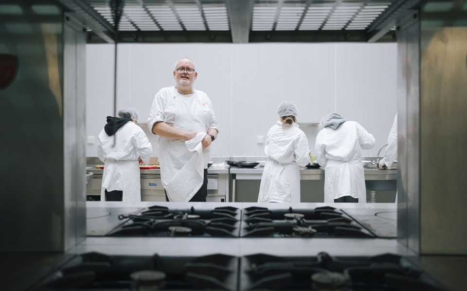 Les formations en cuisine rencontrent toujours beaucoup de succès. Le château dispose de deux salles de restauration. L’une, aux décors raffinés, s’inspire des restaurants gastronomiques, l’autre tend davantage vers le bistrot.