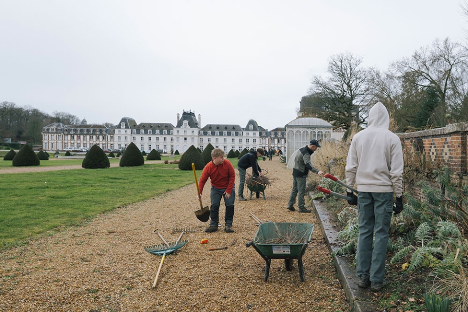 Le parc de 16 hectares est entretenu en grande partie par les jeunes, dans le cadre de leur formation.