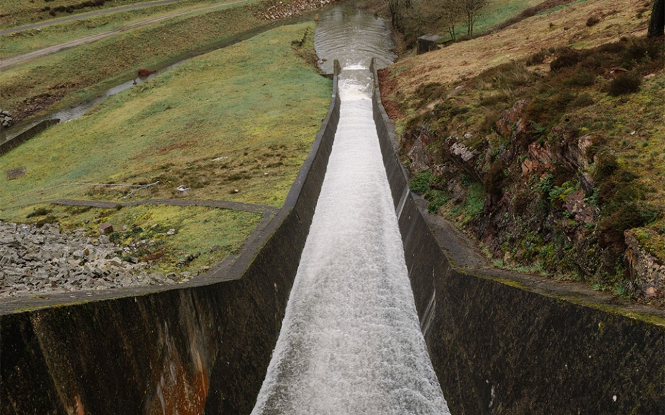 De tels ouvrages permettent de gérer la ressource sans risque de pénurie.