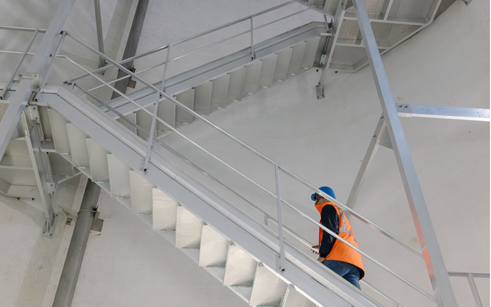Un réservoir d’eau en hauteur, plus communément appelé château d’eau. Cet ouvrage permet de maintenir une pression naturelle dans le circuit d’eau potable et constitue une réserve en cas de rupture de l’approvisionnement.