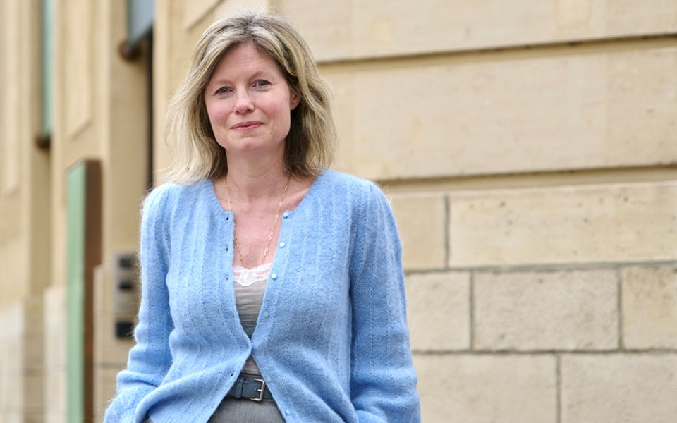 Alexandra Bonnet, directrice de l’ENSP, est confiante dans l’avenir du métier de concepteur paysagiste, « un métier au service des grands enjeux de territoire [et pour lequel] la demande est croissante ». Quid d’une potentielle concurrence de l’IA ? « Ce n’est pas pour demain. Un projet de paysage, c’est plus large qu’un projet d’aménagement. Il inclut une dimension et une expérience sensibles. » Propres à l’humain, donc.