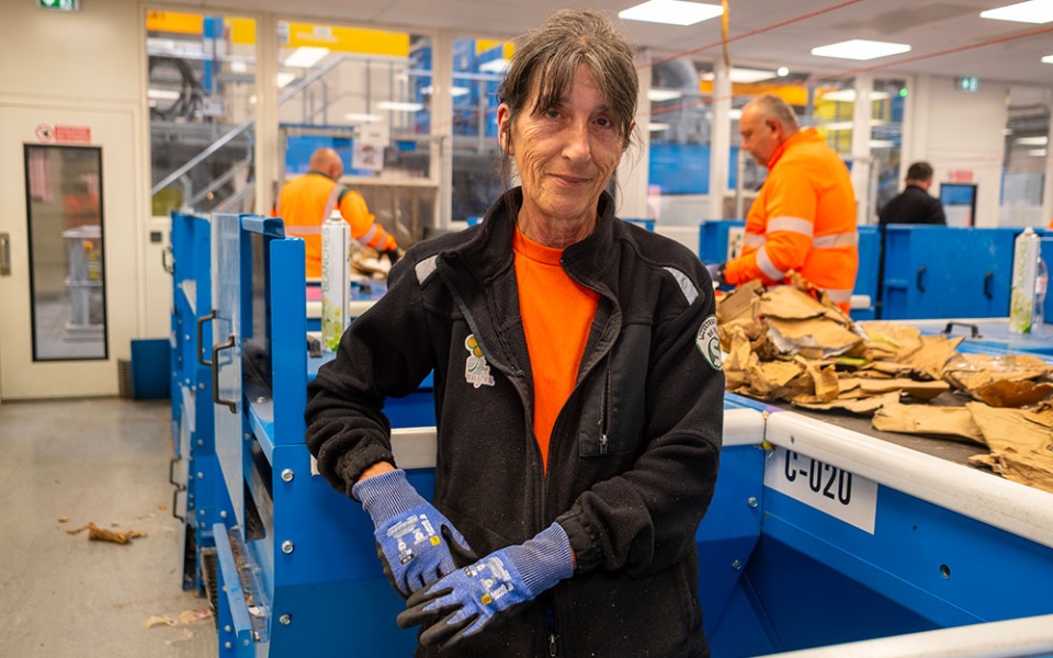 « Les gens payent pour le ramassage de leurs poubelles alors certains pensent qu’ils peuvent faire ce qu’ils veulent et jeter n’importe quoi. Mais cela impacte fortement notre travail », déplore Brigitte Pages, déléguée syndicale CFDT.