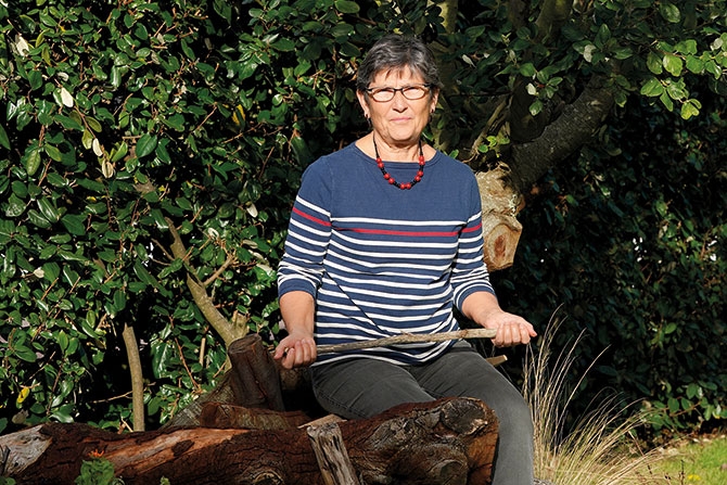 Évelyne, c’est la "patronne" des retraités du Morbihan et bretons. Et, à 67 ans, elle a non seulement une belle carrière syndicale et associative derrière elle mais aussi… devant elle.