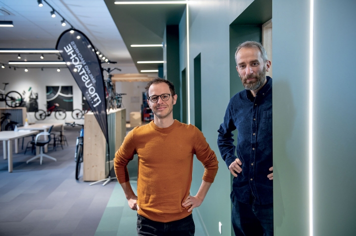 Les cofondateurs Emmanuel Antonot et Greg Sand ont tout de suite parié sur l’électrique, persuadés que cette technologie constituait l’avenir du vélo. Leur credo : proposer des VAE fiables, efficaces et beaux qui s’adressent à tous et pas seulement aux initiés de la petite reine. Une recette qui a fait leur succès en France et à l’international.
Leur plus grande fierté : avoir créé en dix ans plus de 150 emplois dans la région.