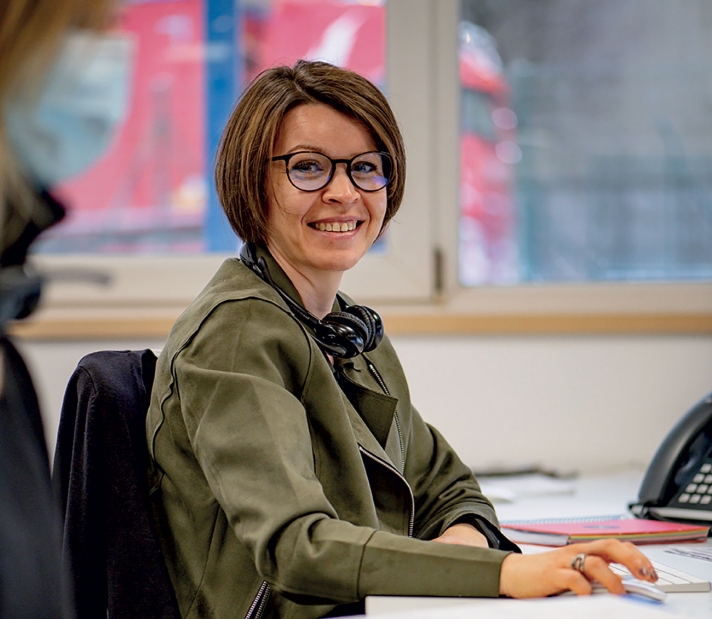 Hélène Puget, 42 ans, 100 % Vosgienne, a été la première femme à rejoindre l’équipe pour développer la marque à l’international. Son métier : toujours trouver une solution et faire le lien entre l’usine et les clients.