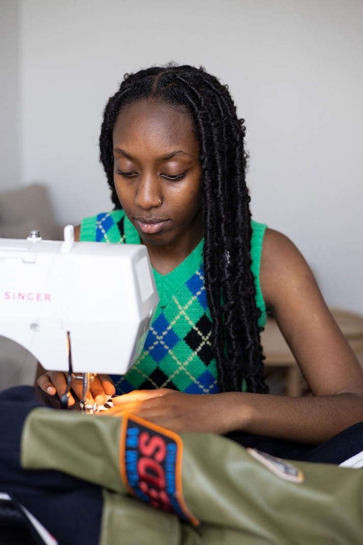 Alors que l’industrie du textile est aujourd’hui la deuxième plus polluante au monde, de plus en plus de marques soucieuses de réduire leur empreinte environnementale choisissent de sauter le pas de l’upcycling. « Le client d’aujourd’hui n’est plus celui d’hier. On veut consommer de façon plus responsable. »