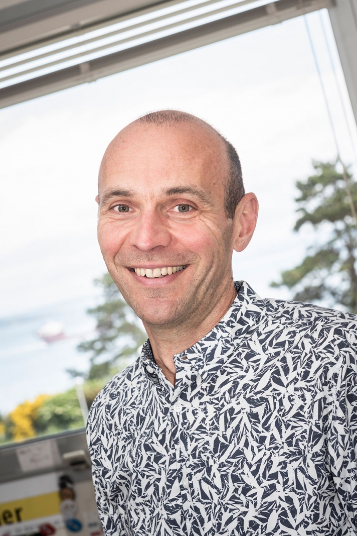 « Nous voulons comprendre d’où viennent les plastiques pour les empêcher de terminer leur course dans les océans, explique Arnaud Huvet, porteur du projet Preventing Plastic Pollution, sur le site de Plouzané. La mer commence à la sortie des usines et dans les égouts. Il faut revoir notre façon de consommer et repenser les industries. »