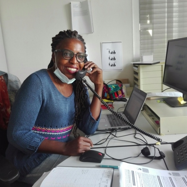 Jeannette, au téléphone avec un membre du personnel administratif le 28 septembre, faisait partie de l’équipe des « standardistes d’un jour » sur la plateforme d’appels mise en place par le Sgen-CFDT de 8 h 30 à 18 heures pour tous les AESH (accompagnants des élèves en situation de handicap) et les personnels administratifs.