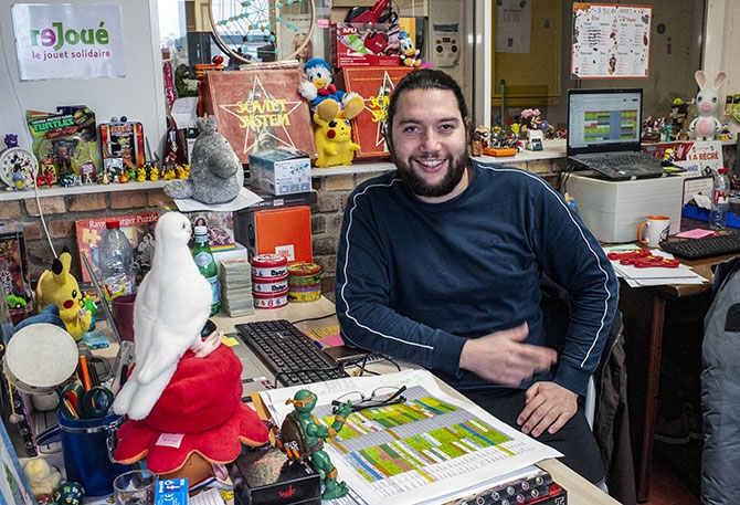 Robin, ingénieur en énergie des bâtiments, a suivi sa vocation pour le social en devenant encadrant technique d’insertion.