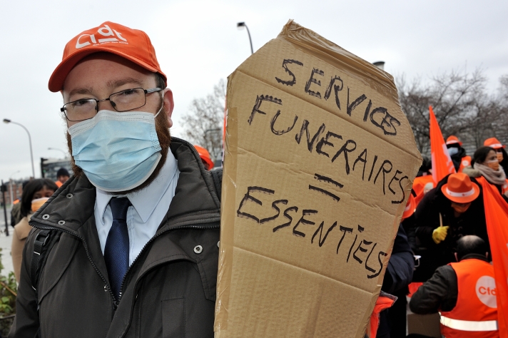 Julien Doschage est agent de crématorium d’une entreprise située à proximité de Limoges.