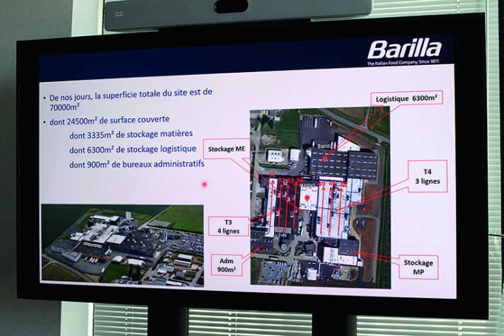 Seize salariés sont affectés à la préparation des commandes. Au total, ils gèrent l’expédition de plus de 200 000 palettes par an, soit 11 millions de colis et 27 camions par jour.