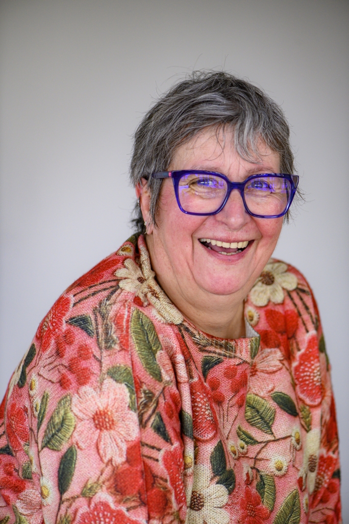 « Les marges de manœuvre pour les salaires sont faibles, alors on travaille sur les à-côtés », explique Patricia, la déléguée syndicale. La CFDT a notamment obtenu des outils d’aide à la manipulation : porte balance dans les cuisines, chariots élévateurs dans les cantines, rampes de chargement pour les chauffeurs…