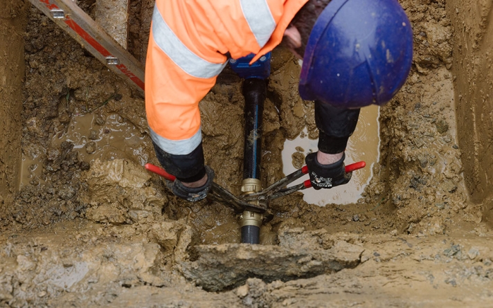 Un métier de plein air particulièrement éprouvant, notamment lors de conditions météo difficiles… Même si le matériel a été amélioré et allégé, le métier d’agent de travaux est l’un des plus pénibles physiquement.