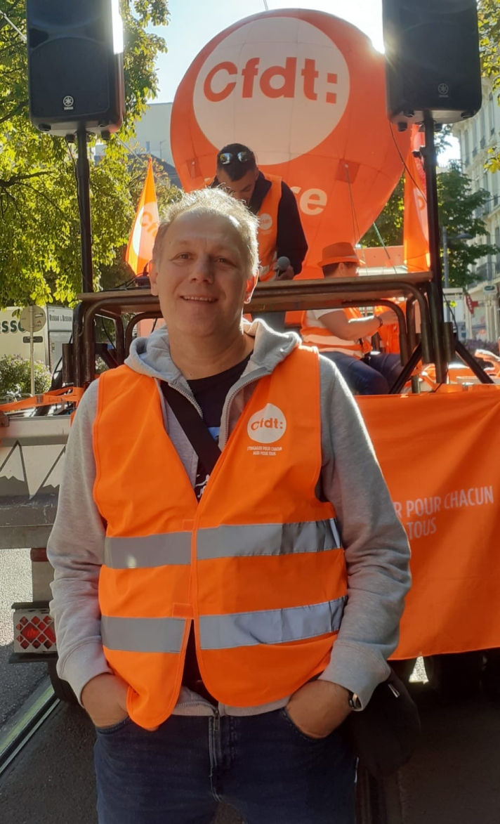 Yves Darre est secrétaire CFDT du comité social et économique de Decitre et salarié du magasin de Grenoble.
