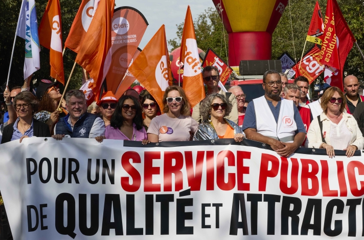 Au centre, Marylise Léon, secrétaire générale de la CFDT, entourée de Badiaa Souidi, secrétaire générale de la CFDT Île-de-France, et de Laure Revel, secrétaire générale de la CFDT Fonctions publiques.