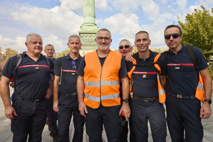 Le discours gouvernemental concernant l’effort budgétaire hérisse au plus haut point les pompiers. Venu de Haute-Marne, Marc alerte sur « les carences en termes de couverture des territoires ruraux, des moyens très insuffisants et le rallongement des temps d’intervention auprès des usagers ». Il poursuit : « Nos missions sont détournées. Nous pallions la désertification médicale de nos territoires ruraux. On se retrouve régulièrement à effectuer des missions qui ne sont pas de notre ressort. Pendant que nous faisons du transport sanitaire, nous ne pouvons pas nous consacrer au secours d’urgence. »