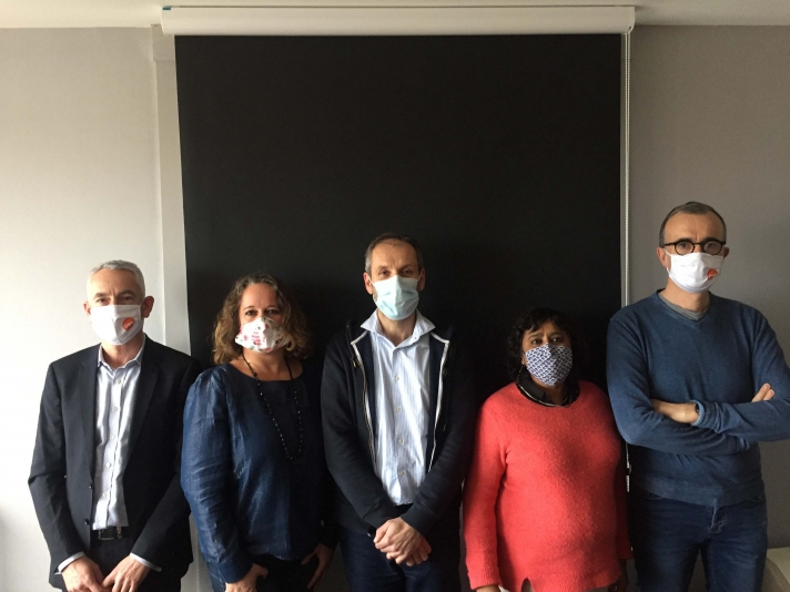 De g. à dr. : Laurent Dumanche, CFDT-Cadres ; Delphine Christian, membre de la section CFDT de l’ADN ; Laurent Perrin, secrétaire général ; Aparajita
Sen, secrétaire adjointe ; Stéphane Sochon, secrétaire général d’Interco 14.