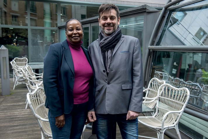 Genèse Athis est déléguée syndicale CFDT. Ici avec Bruno Coquaz, directeur de l’hôtel Ibis Tour Eiffel.