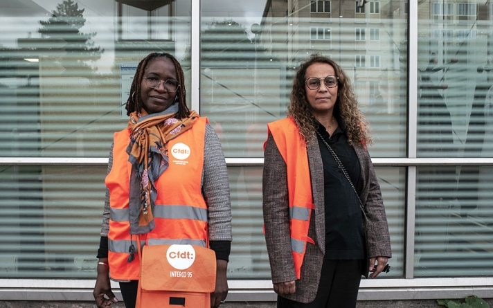 Florise Castard et Malika Salmi, militantes CFDT à la rencontre des Atsem de Saint-Exupéry, à Sarcelles, dans le Val-D'Oise.