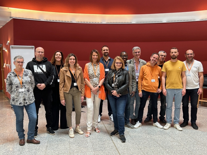 La nouvelle commission exécutive de la CFDT Aura avec, entre autres, Pierrick Aillard (secrétaire général [4e en partant de la droite]), Valérie Guillaume (secrétaire générale adjointe [1re en partant de la gauche]) et Sylvain Desoignies (trésorier, 2e en partant de la droite]).