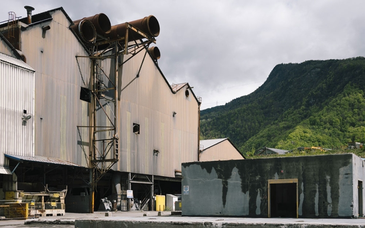 Ugitech vient de racheter cette friche industrielle pour y construire sa future usine Ugi'Ring. Callée de la Tarentaise (Savoie), France, 2025.