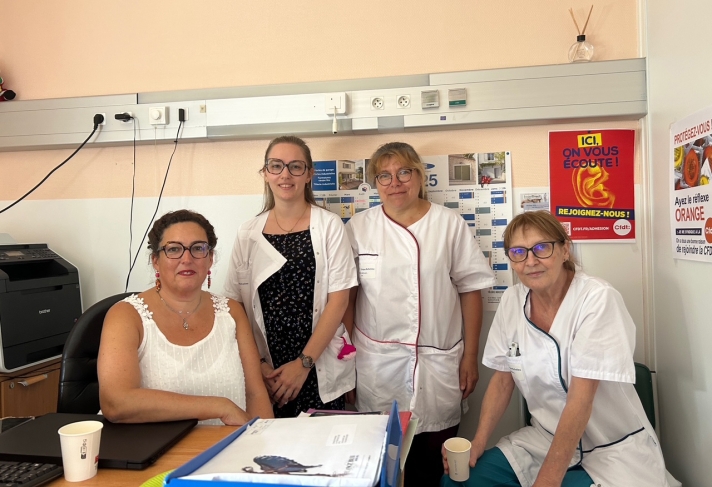 À la clinique Richelieu de Saintes ; de gauche à droite : Éva Giraud, Célia, Christelle et Anne-Marie.