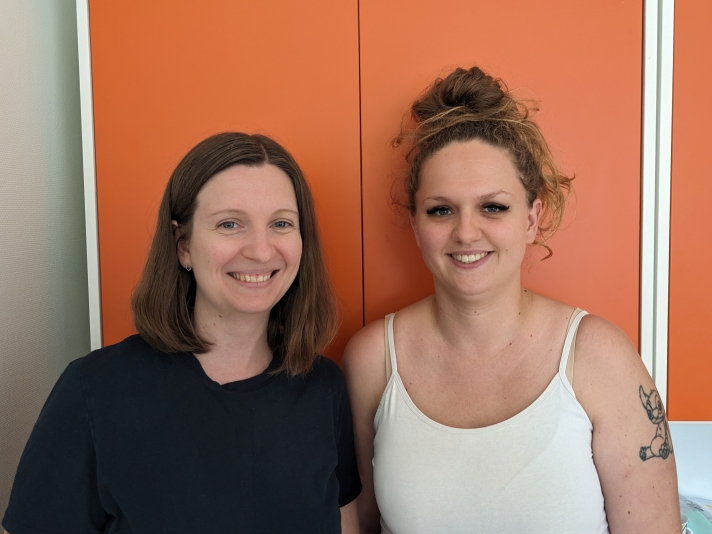 De gauche à droite : Clara Auzannet et Laura.