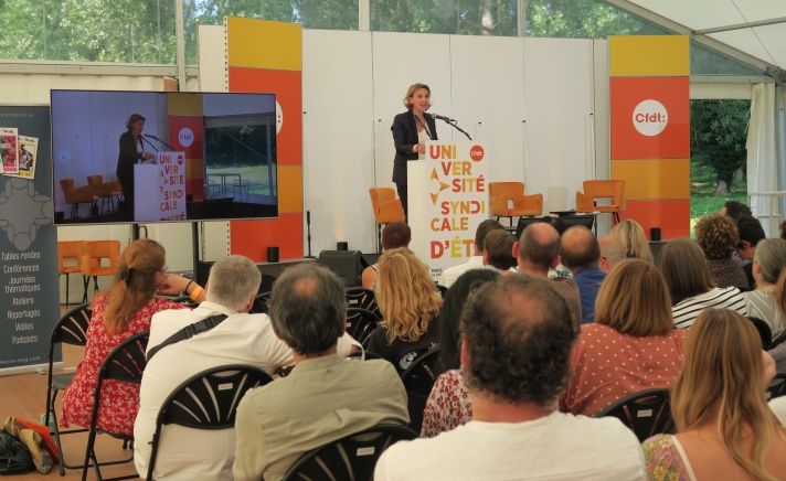 Marylise Léon, secrétaire générale, lors de son discours de clôture du premier jour (le 26 août) de l'université syndicale d’été 2025 de la CFDT à Boissy-la-Rivière (Essonne / Île-de-France).