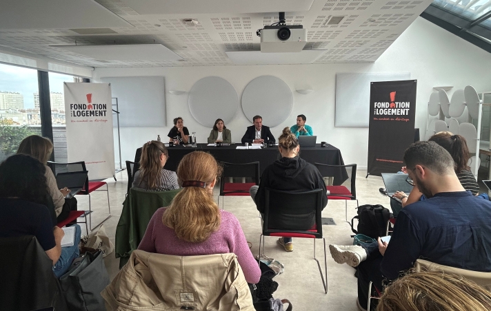 Le 4 septembre dernier, la Fondation pour le logement – dont Christophe Robert (de face, 3e en partant de la gauche) est le délégué général – a présenté son cinquième baromètre de l’encadrement des loyers.