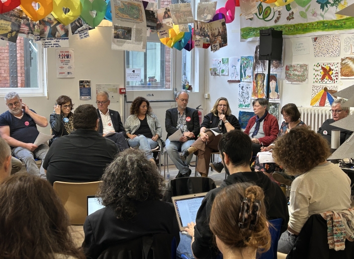 Au micro, Lydie Nicol, secrétaire nationale de la CFDT.