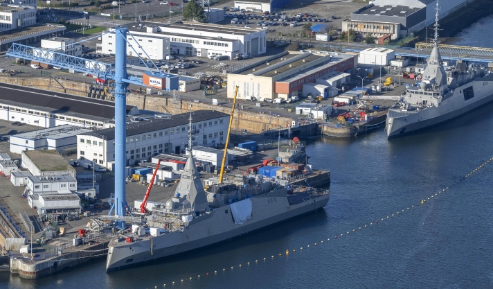 Au port maritime de Lorient, vue aérienne du chantier naval des frégates de Naval Group.