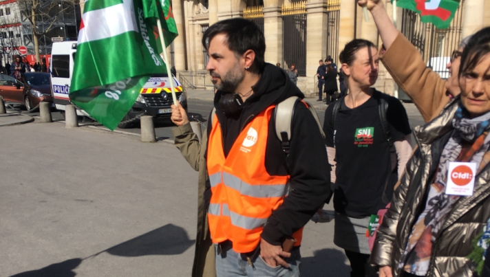 Au centre de l’image, Swan Prin, secrétaire général adjoint du SNME-CFDT.