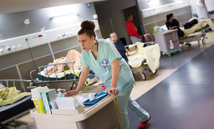 Une femme sur huit est touchée par cette maladie en France. En 2023, on a dénombré 61 214 nouveaux cas de cancer du sein, 913 000 personnes atteintes et 12 757 décès.