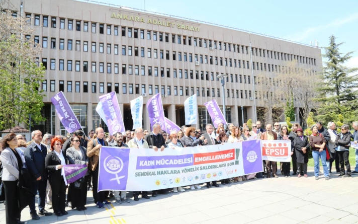 "Nos amis doivent être acquittés et leurs droits rétablis !" Devant le palais de justice d'Ankara, une conférence de presse s'est tenue, la veille de l'audience, pour réclamer la fin des procédures judiciaires imposées à plusieurs militantes syndicales depuis quatorze ans.