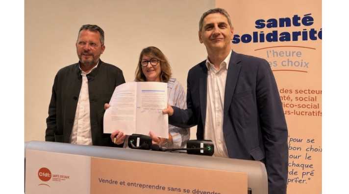 De gauche à droite : David Cluzeau (président de l’Udes), Ève Rescanières (secrétaire générale de la CFDT Santé-Sociaux) et Daniel Goldberg (président de l’Uniopss).