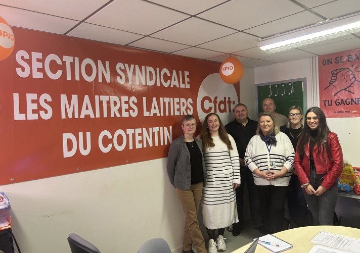 Les membres de la section syndicale CFDT, à la fin de l’année 2024, dont Julien Destienne (troisième personne en partant de la gauche), délégué syndical.