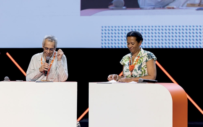 Christophe Pauly, président du comité de gestion de la Cnas et Jocelyne Cabanal, trésorière de la CFDT.