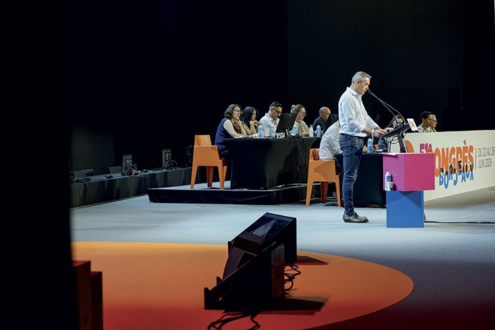 Yvan Ricordeau, secrétaire général adjoint de la CFDT présente les modifications statutaires. Bordeaux, le 24 juin 2026.