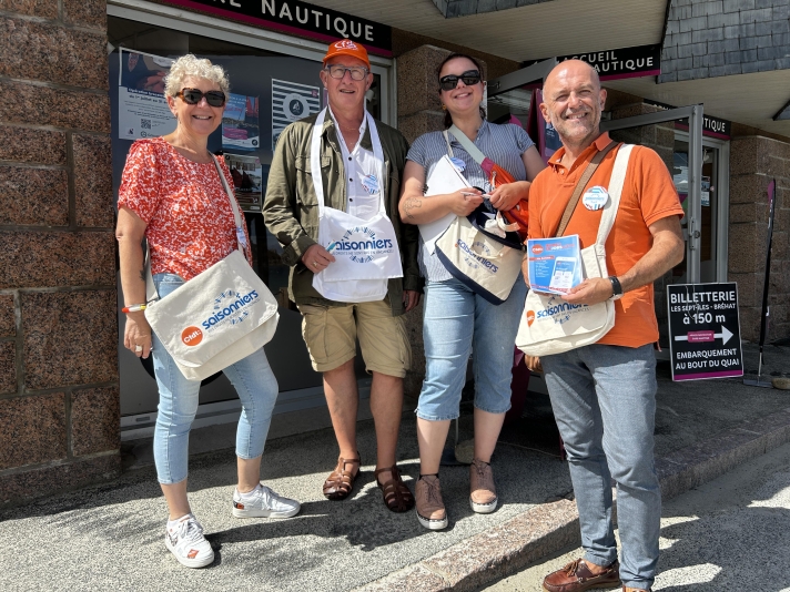 De gauche à droite : Mickaëlle Haméon, Thierry Savidan, Laura Richomme et Christophe Rondel, secrétaire général de la CFDT Bretagne.