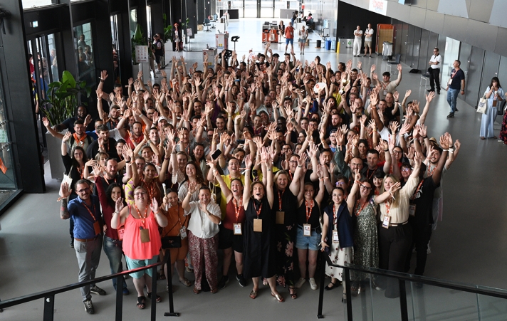 Marylise Léon et Lydie Nicol entourées des jeunes qui ont participé au congrès confédéral de Bordeaux, en juin dernier.
