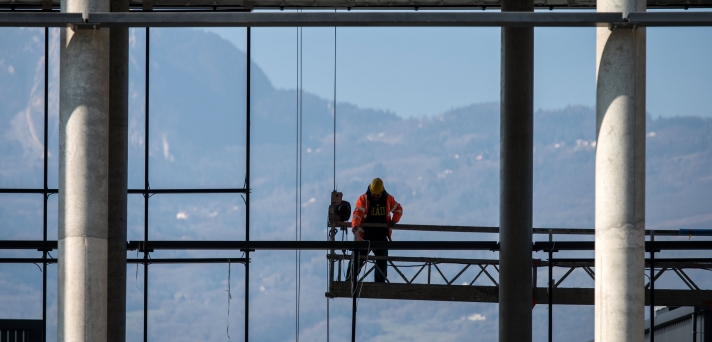 L’industrie en France connaît des situations très contrastées selon les filières. Et si le secteur de la construction a vu son chiffre d’affaires progresser en 2020, l’économie française, elle, accuse globalement un net recul.