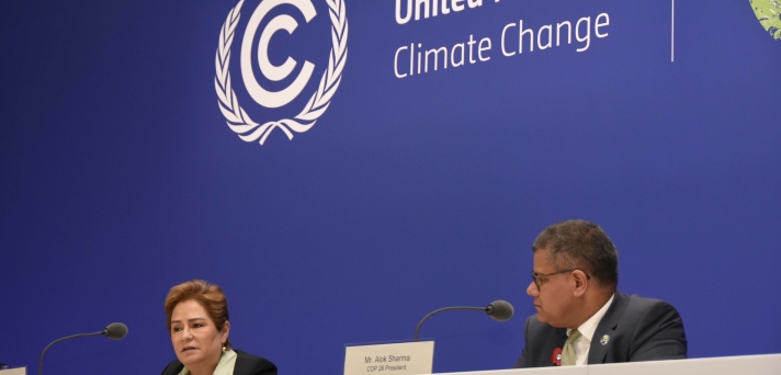Alok Sharma (à droite), président britannique de la COP26, s’est dit « profondément désolé » du fait du manque de portée de la 26e Conférence des parties.