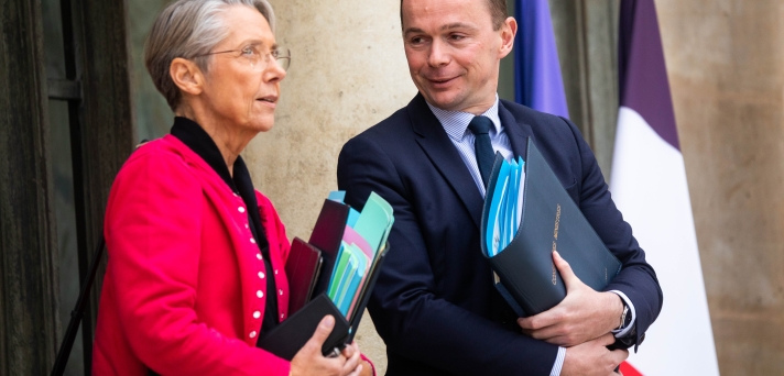 Olivier Dussopt (à droite), ministre du Travail, du Plein-emploi et de l’Insertion, va recevoir les partenaires ce mercredi 5 octobre…