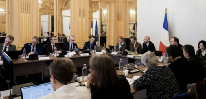 Le 9 avril, Stanislas Guerini a reçu et les employeurs hospitaliers et territoriaux et les organisations syndicales ; ces dernières ont, de manière unanime, réagi défavorablement et dans un climat de défiance au document de présentation du projet de loi que le ministre de la Transformation et de la Fonction publiques devrait porter à l’automne…