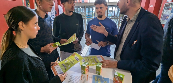 Lors de l’édition 2024 de RàE (“Réponses à emporter”), les militantes et militants CFDT ont rencontré toutes les catégories de travailleurs mais aussi des étudiants. Ici à l’Université du Littoral Côte d’Opale, à Dunkerque (Nord / Hauts-de-France)