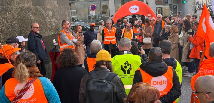 Le mercredi 6 novembre, devant le tribunal de commerce de Lyon, la secrétaire générale de la CFDT, Marylise Léon, est venue soutenir les 500 salariés de Vencorex du Pont-de-Claix (Isère / Auvergne-Rhône-Alpes), un pilier de la chimie française, actuellement en redressement judiciaire et qui cherche un voire des repreneurs sérieux…